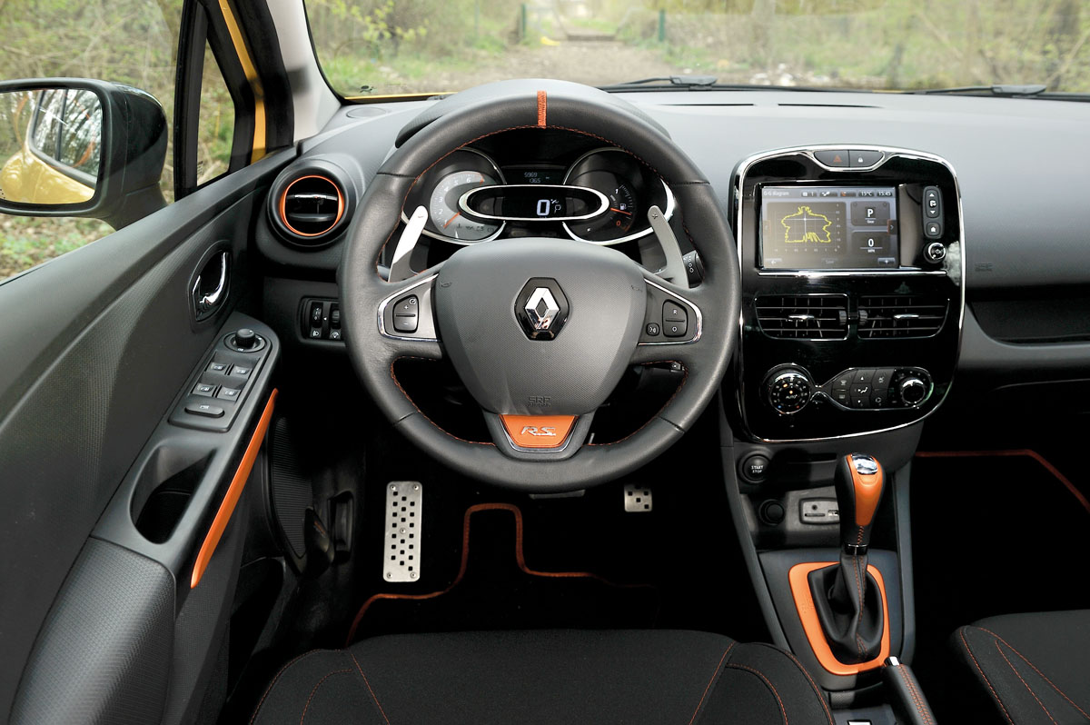 Renault Clio 200 Turbo interior