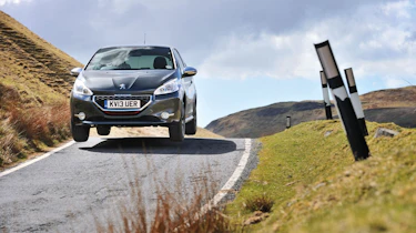 Peugeot 208 GTI jump