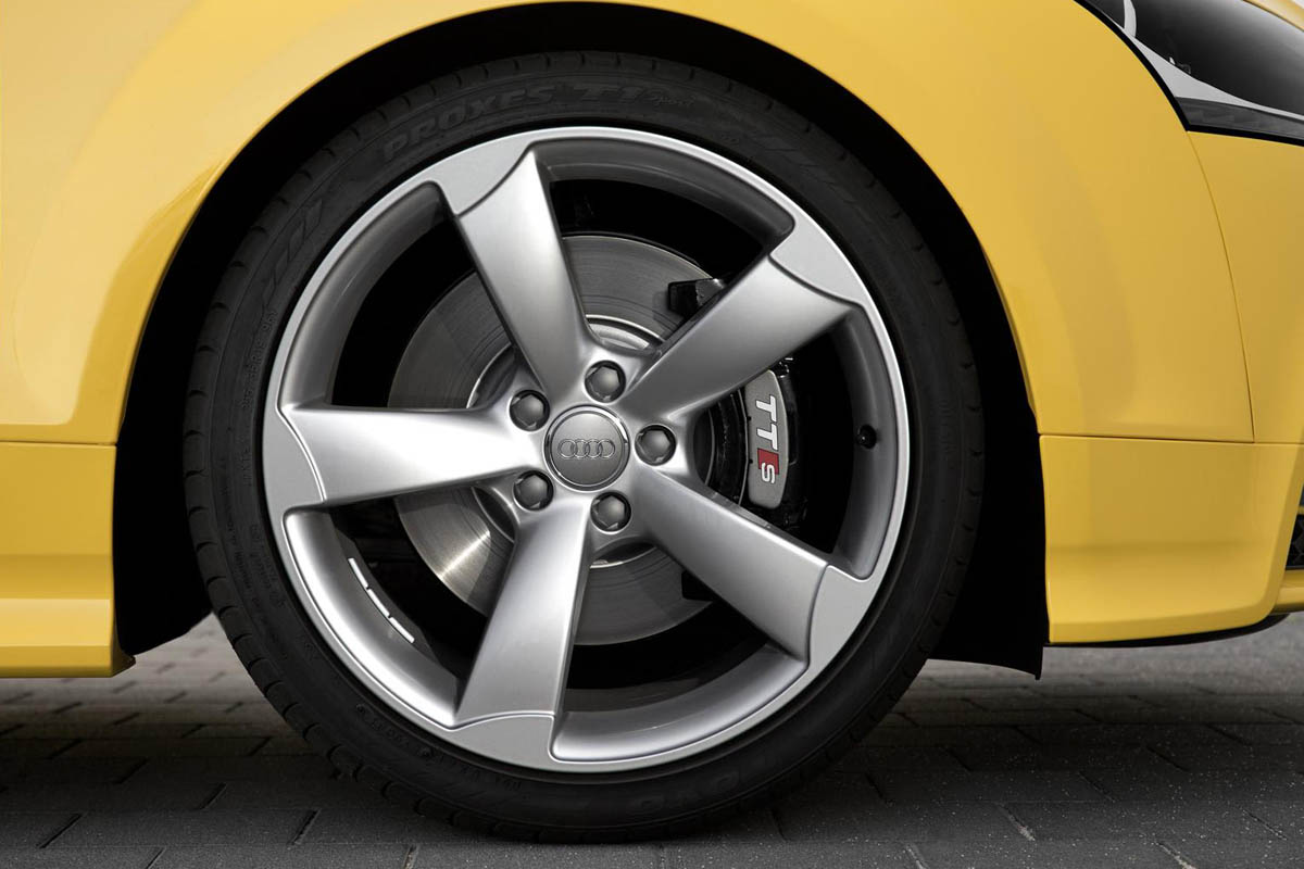 Audi TTS Competition five spoke alloy wheel