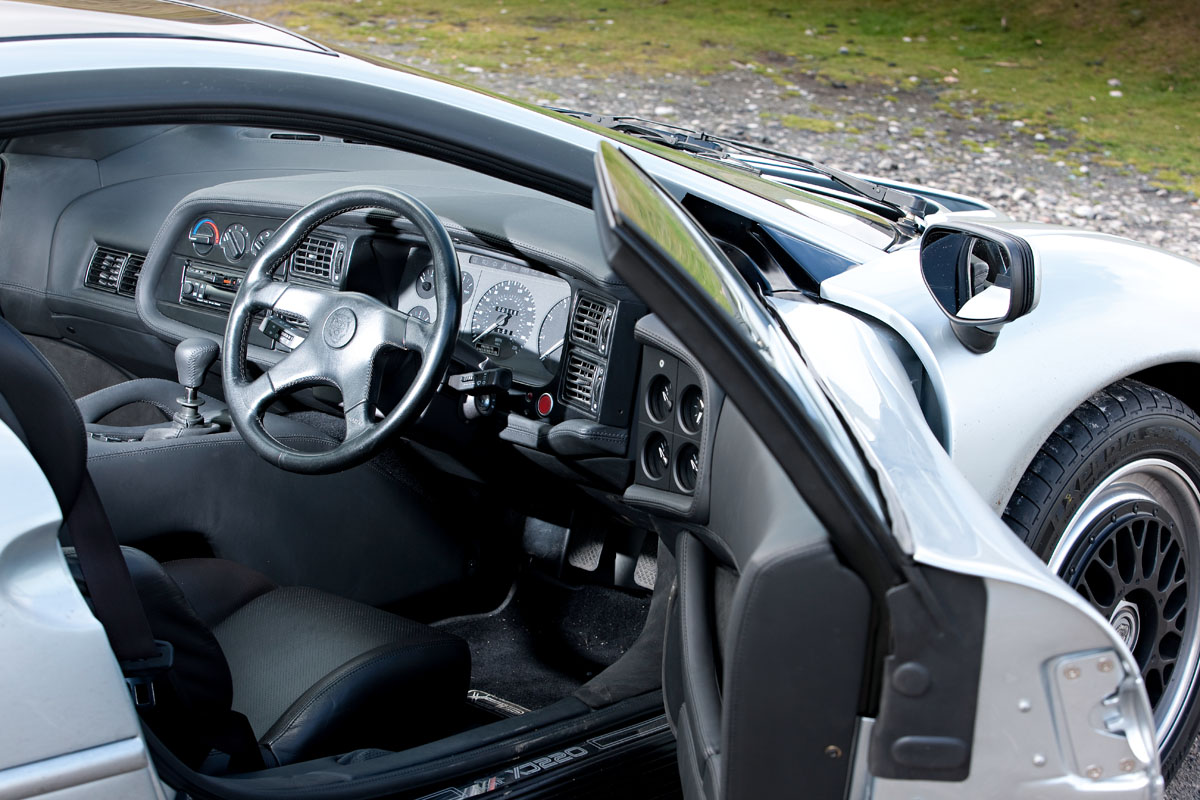 Jaguar XJ220 interior