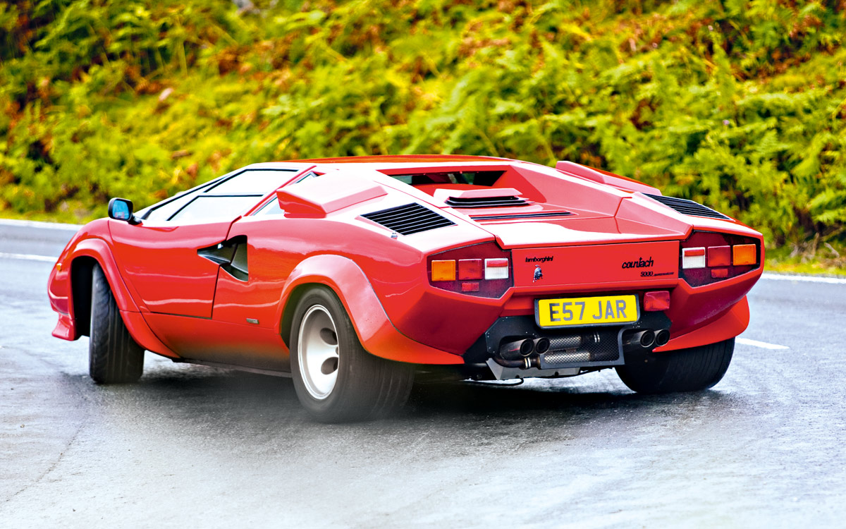 Lamborghini Countach v Ferrari Testarossa