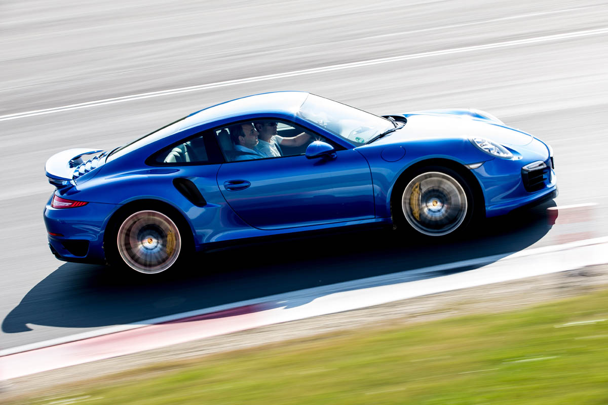 Porsche 911 Turbo S side profile