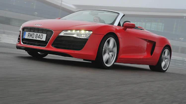 Audi R8 Spyder V8 red