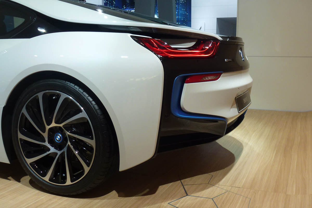 BMW i8 hybrid supercar rear styling