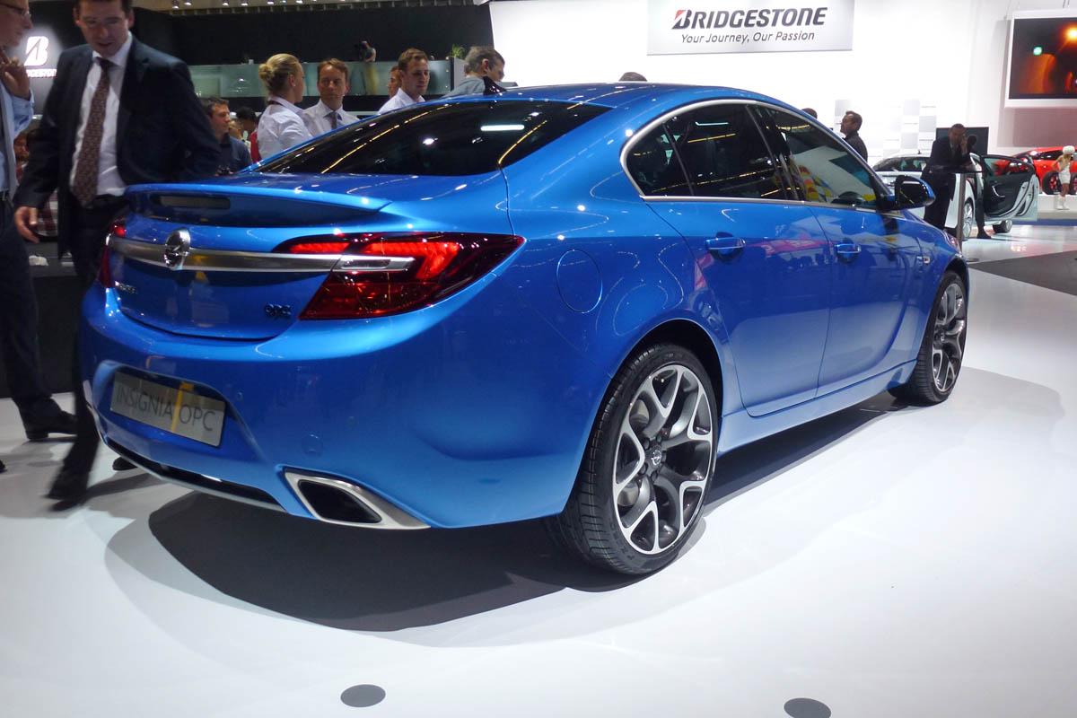 Vauxhall Insignia VXR blue