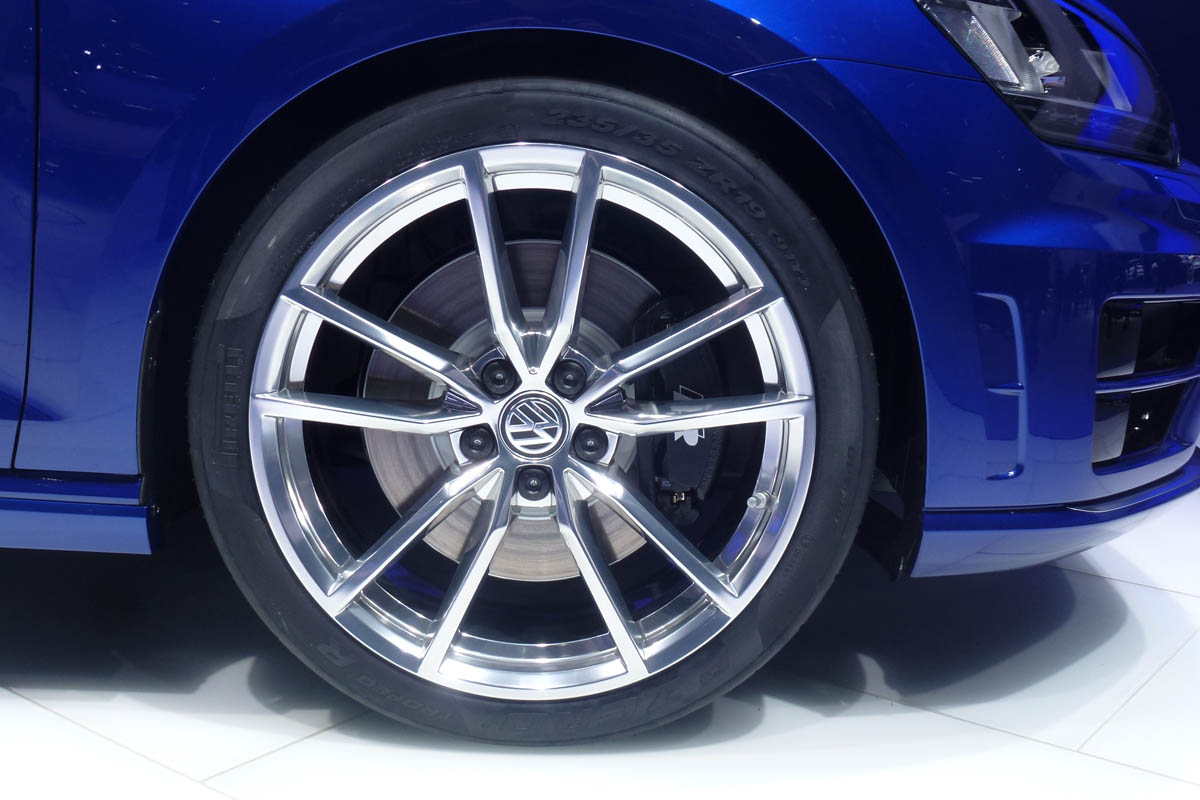 VW Golf R mk7 alloy wheel
