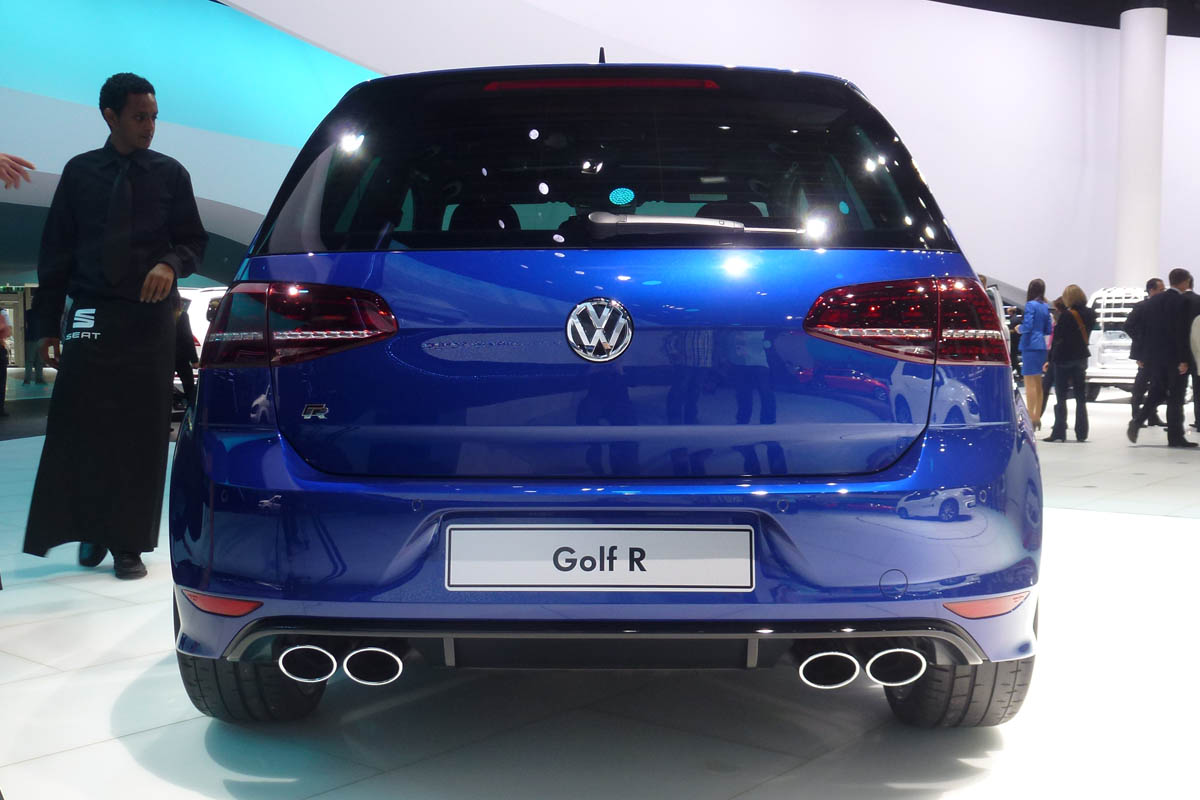 VW Golf R mk7 blue rear exhaust tailpipes