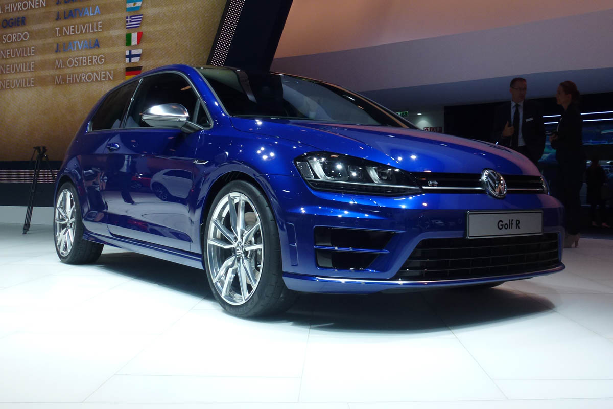 VW Golf R mk7 blue front