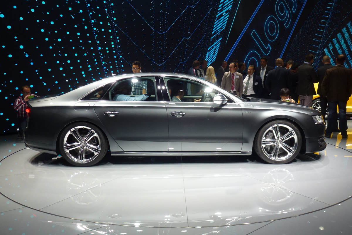 Audi S8 Frankfurt motor show side profile