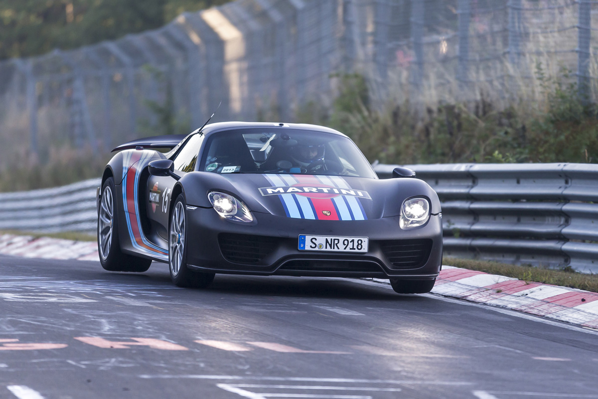 Porshche 918 6:57 Ring lap video