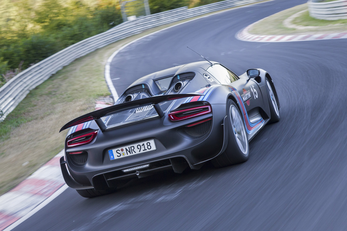 Porshche 918 6:57 Ring lap video