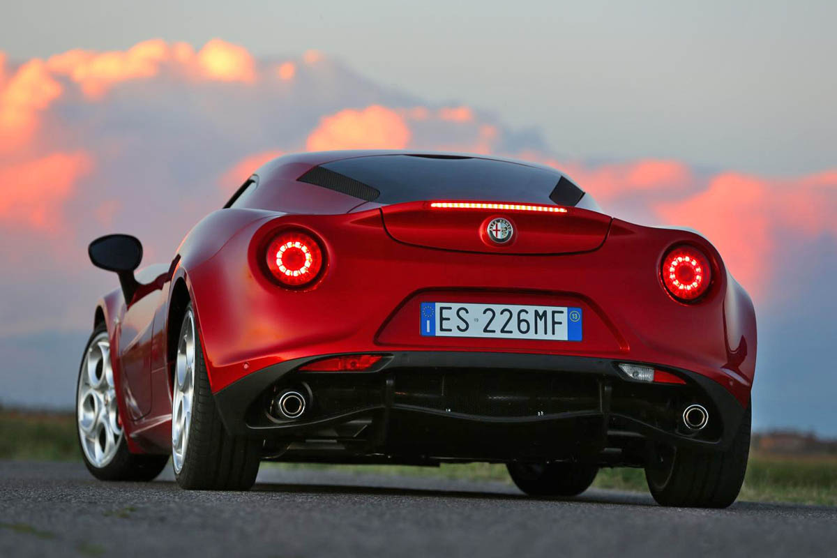 Alfa Romeo 4C red rear