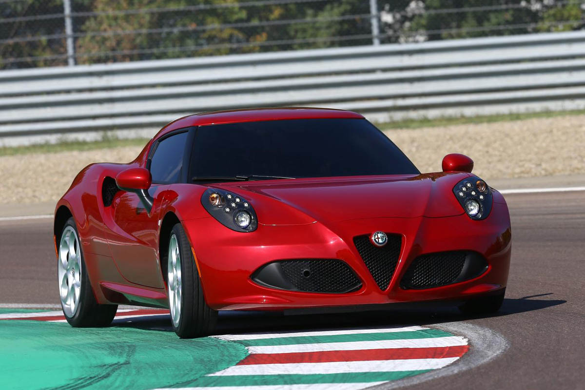 Alfa Romeo 4C red front
