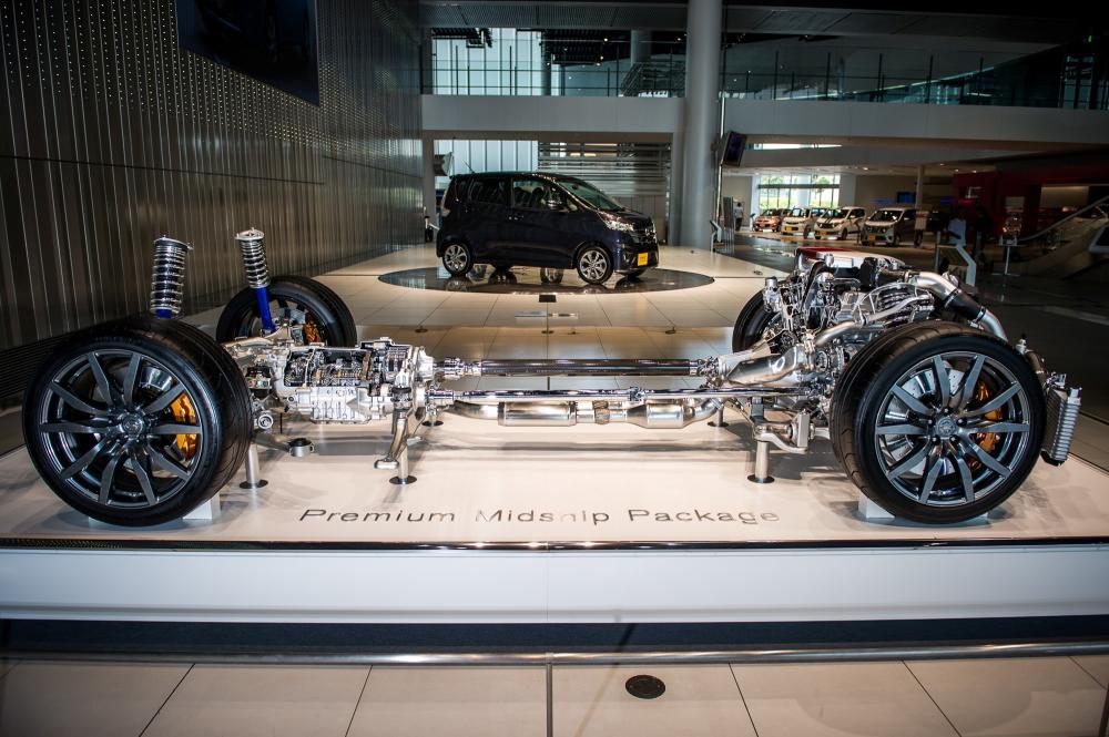 Nissan GT-R: cutaway chassis