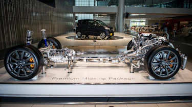Nissan GT-R: cutaway chassis