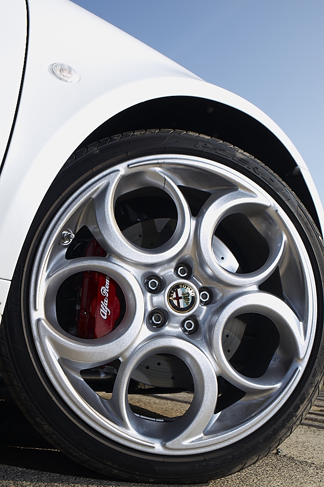 Alfa Romeo 4C pepperpot phone dial alloy wheel