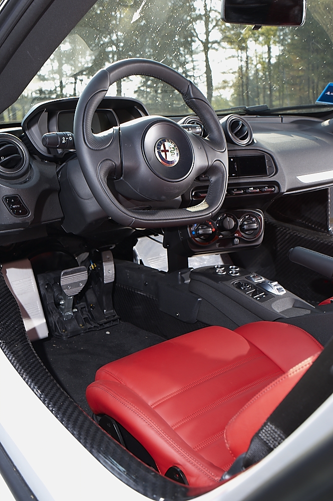 Alfa Romeo 4C steering wheel interior