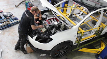 Nissan Qashqai+2 R engine fitting