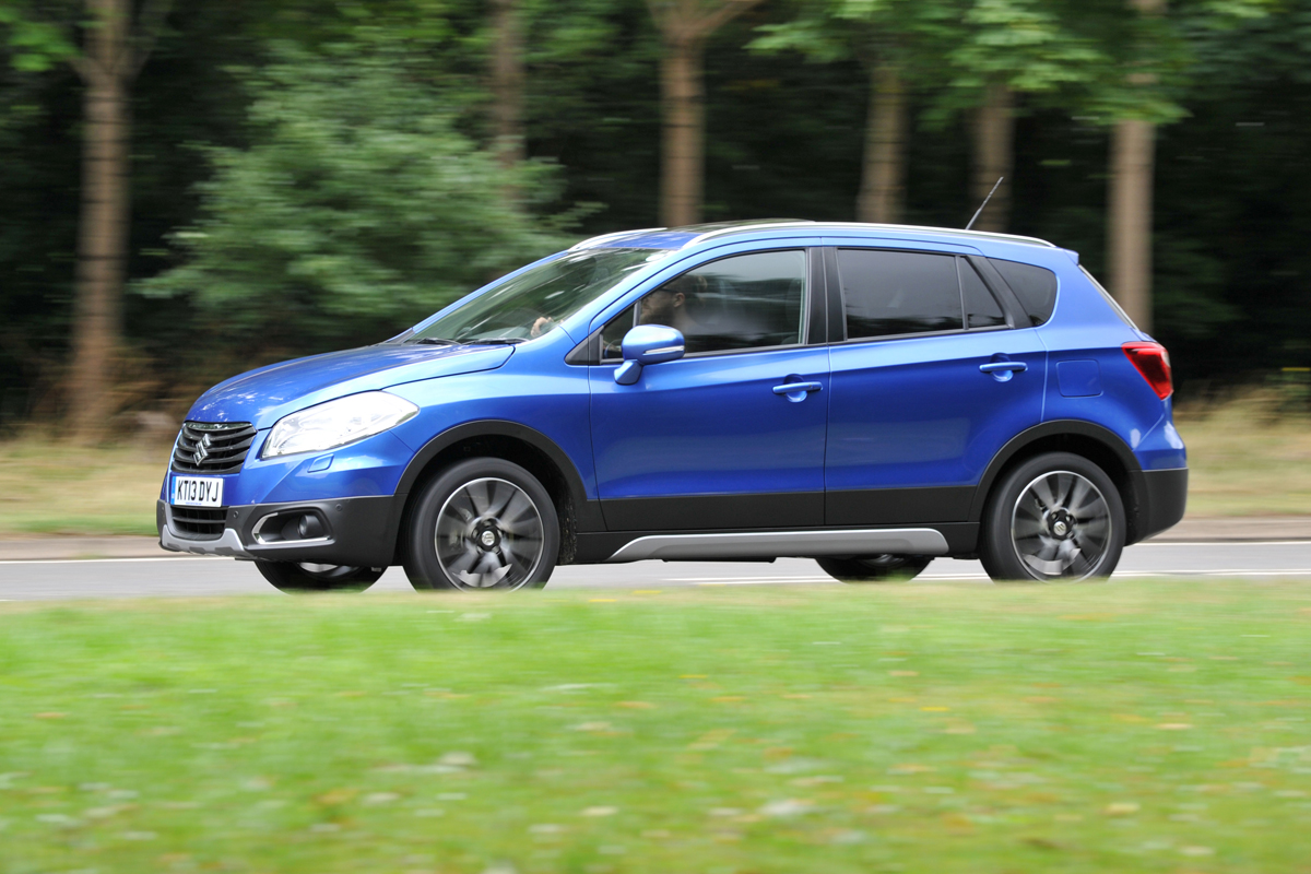 Suzuki SX4 S-Cross boost blue