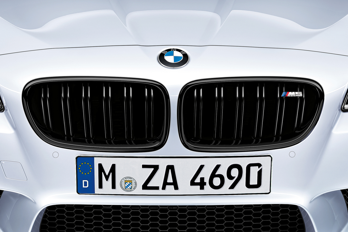 BMW M5 gloss black grille