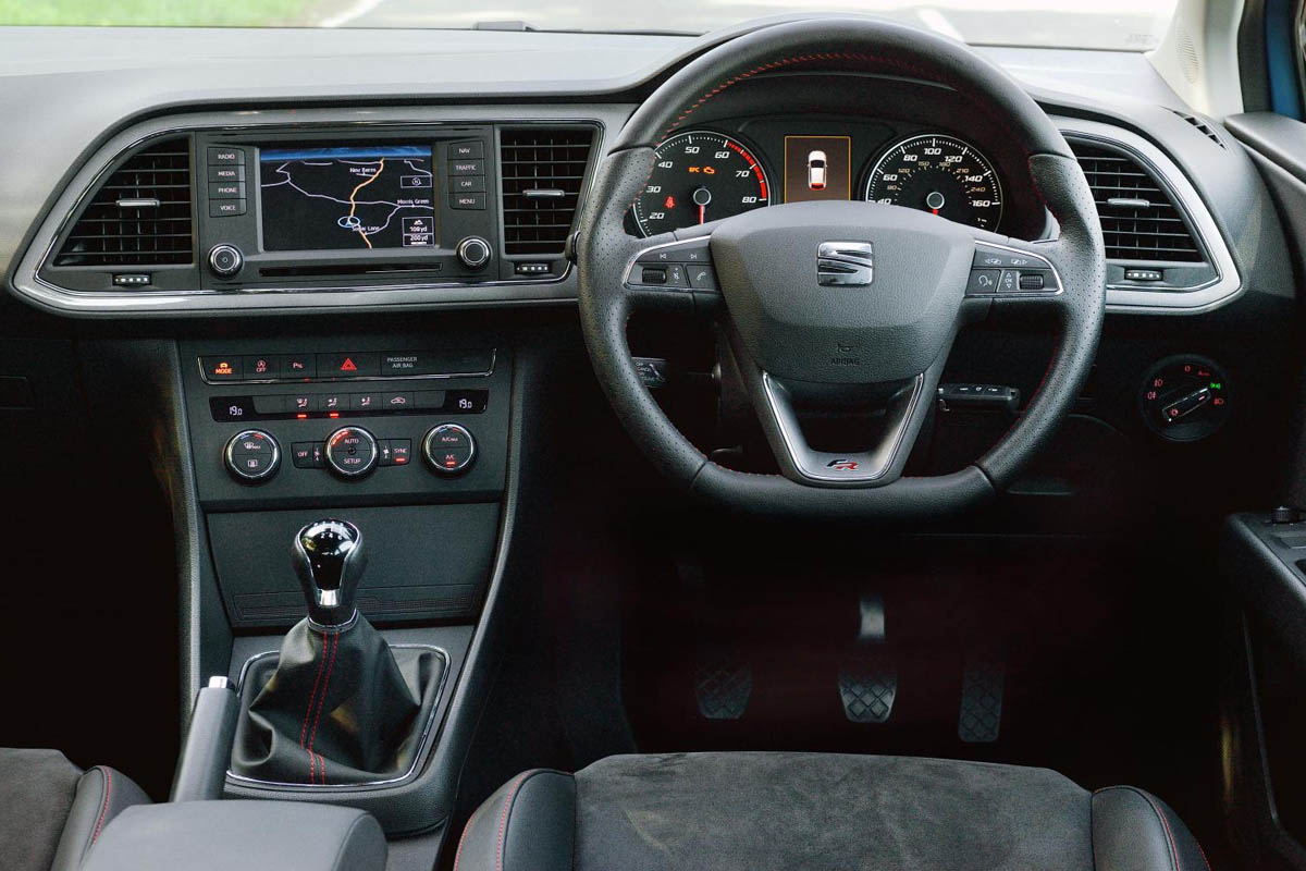 SEAT Leon SC FR interior dashboard