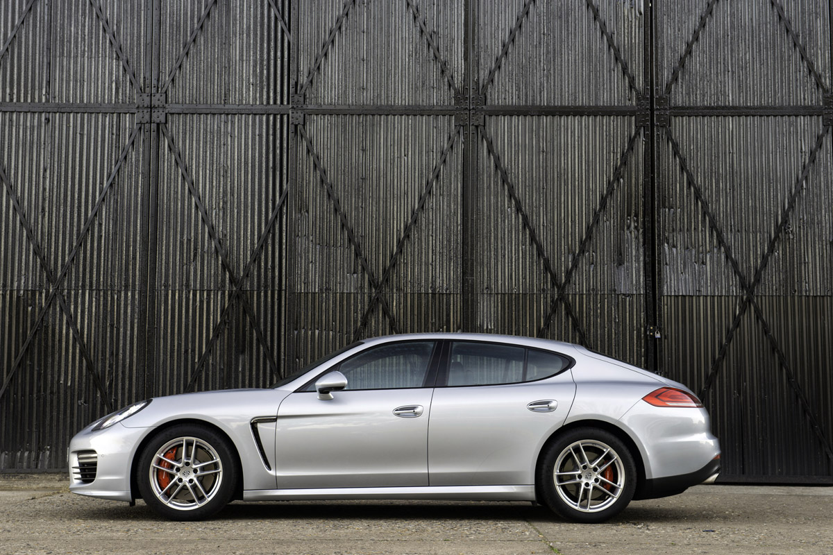 New Porsche Panamera Turbo side profile