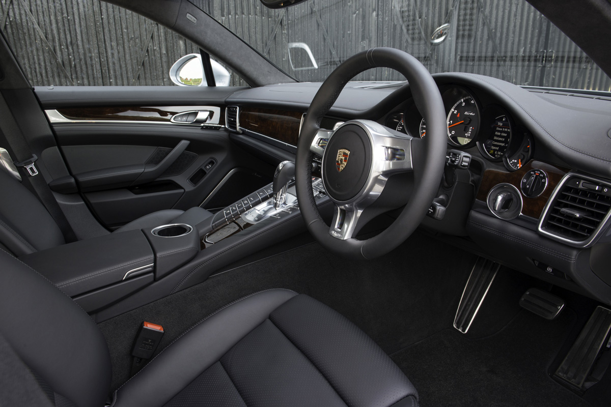 New Porsche Panamera Turbo interior dashboard