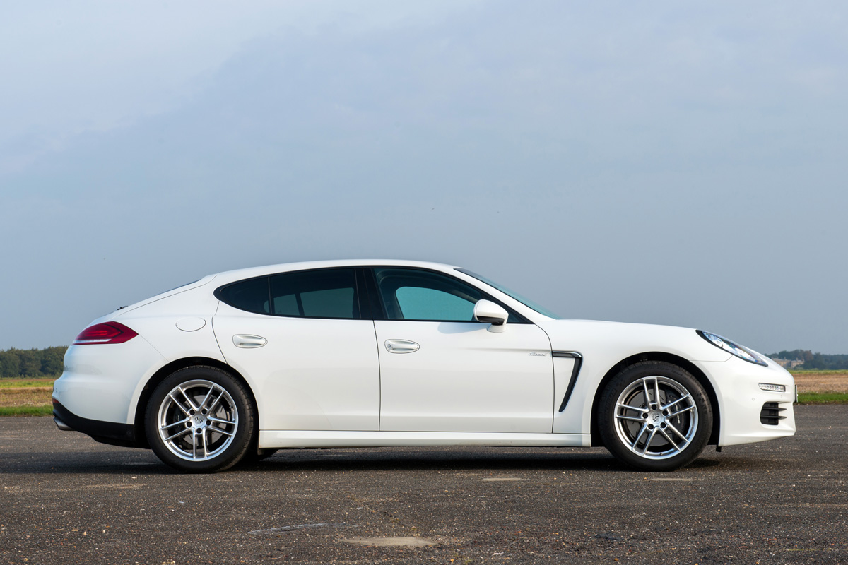 Porsche Panamera Diesel side profile