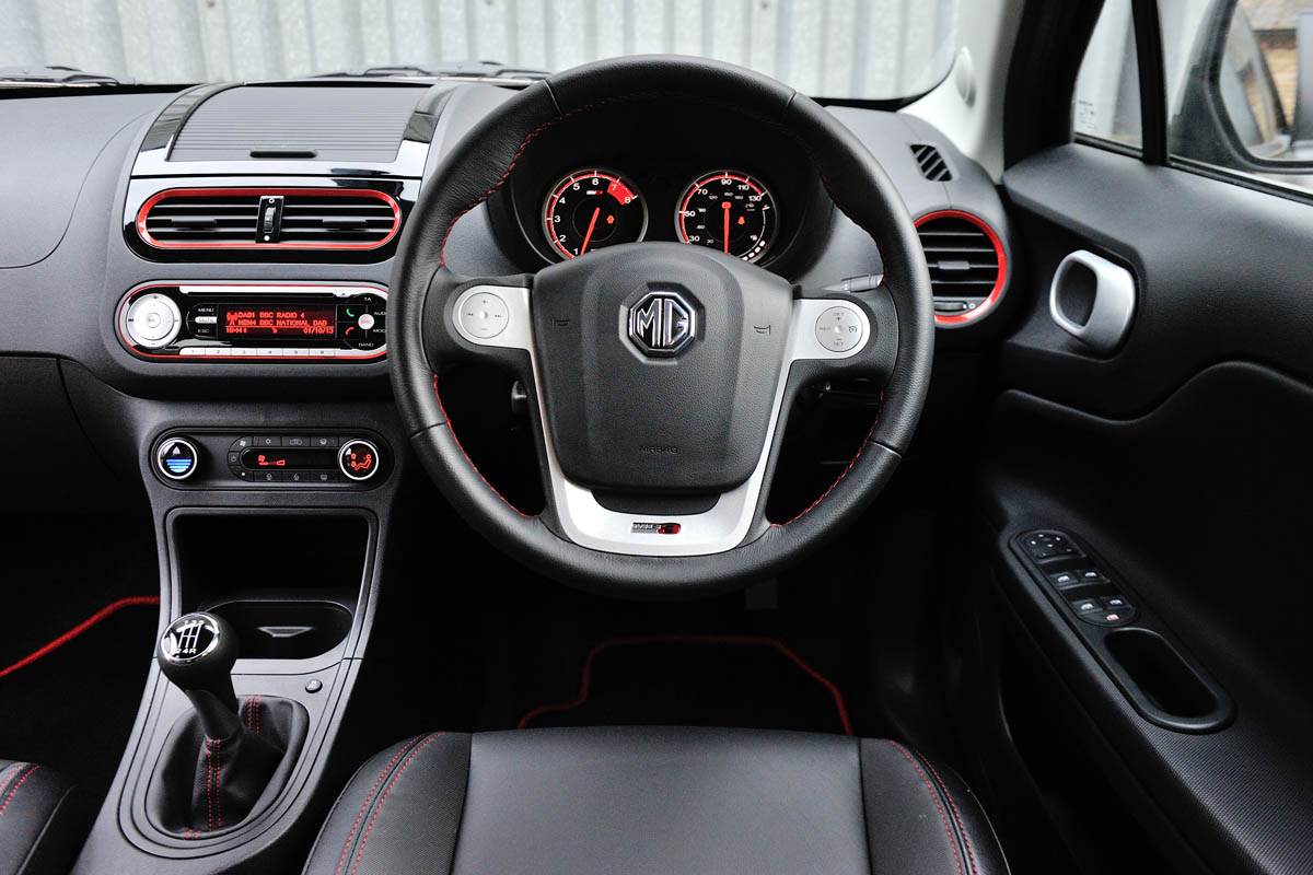MG3 interior dashboard steering wheel