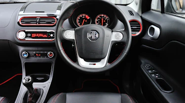 MG3 interior dashboard steering wheel