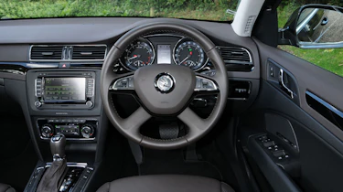 Skoda Superb V6 Laurin & Klement interior dashboard