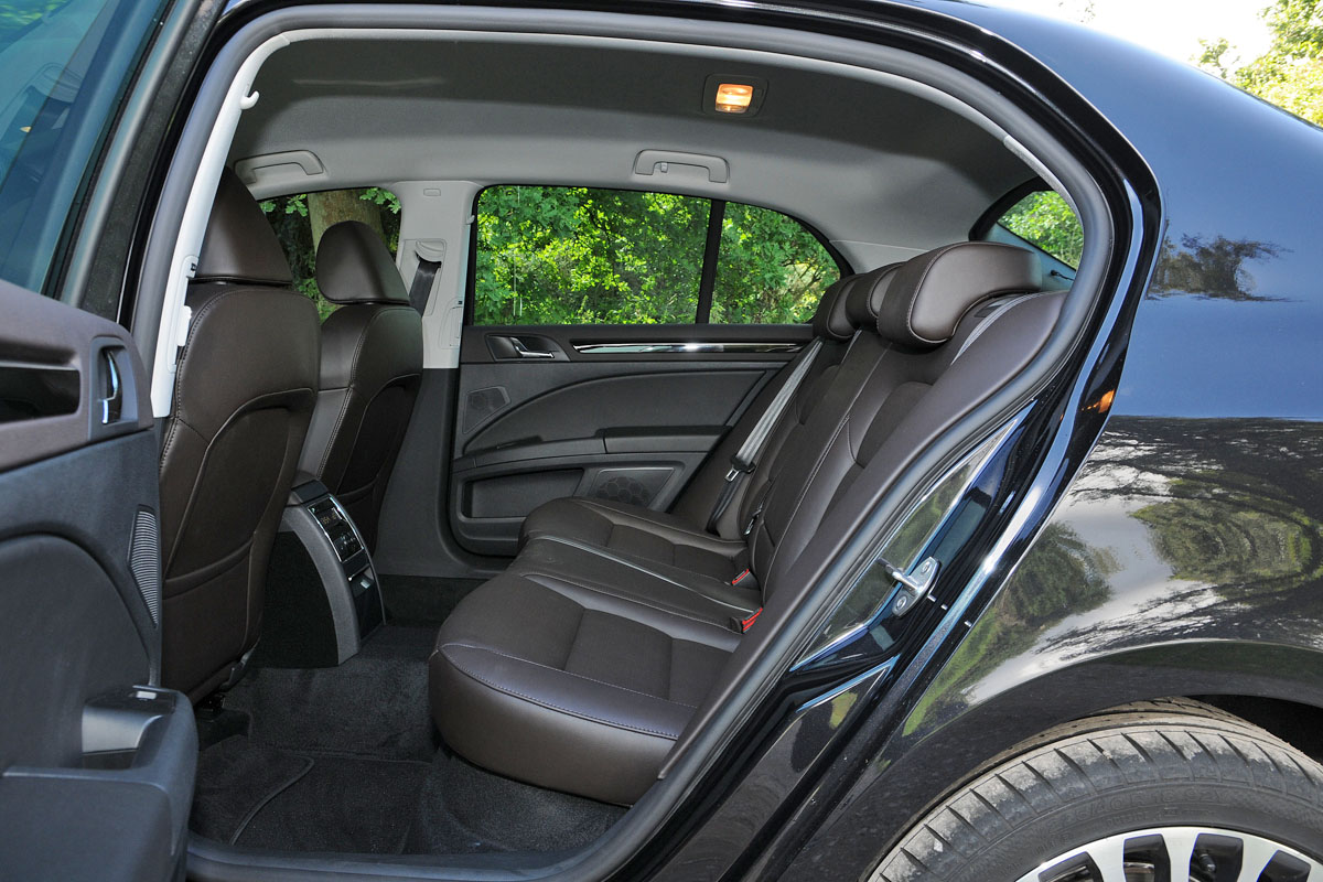Skoda Superb V6 Laurin &amp;#038; Klement interior rear space seats
