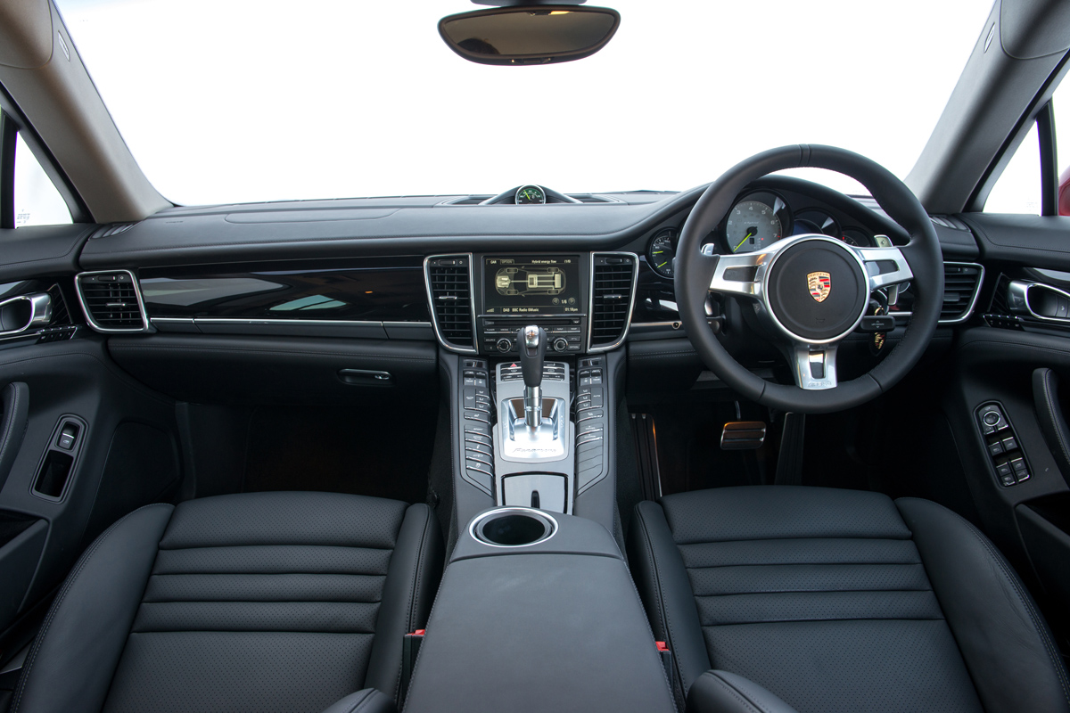 Porsche Panamera S E-Hybrid interior dashboard