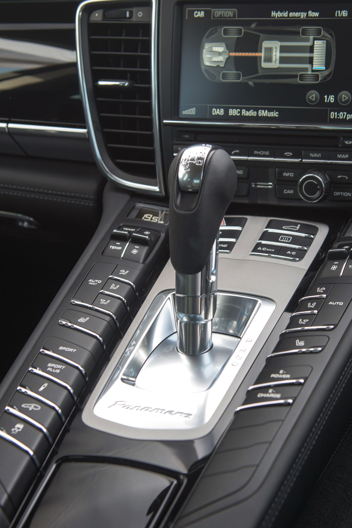 Porsche Panamera S E-Hybrid tiptronic gear stick