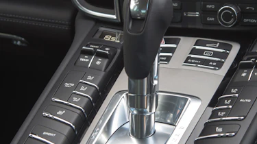 Porsche Panamera S E-Hybrid tiptronic gear stick