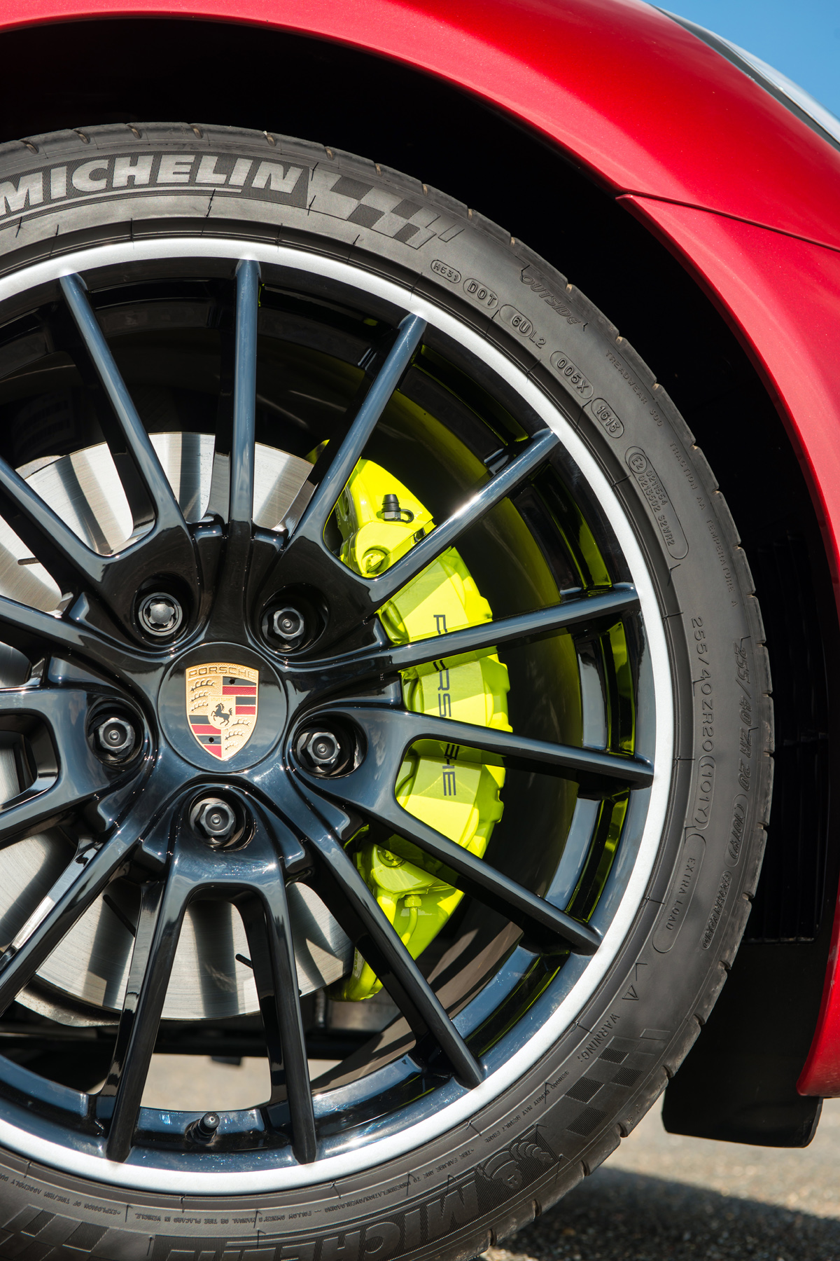 Porsche Panamera S E-Hybrid alloy wheel green brakes