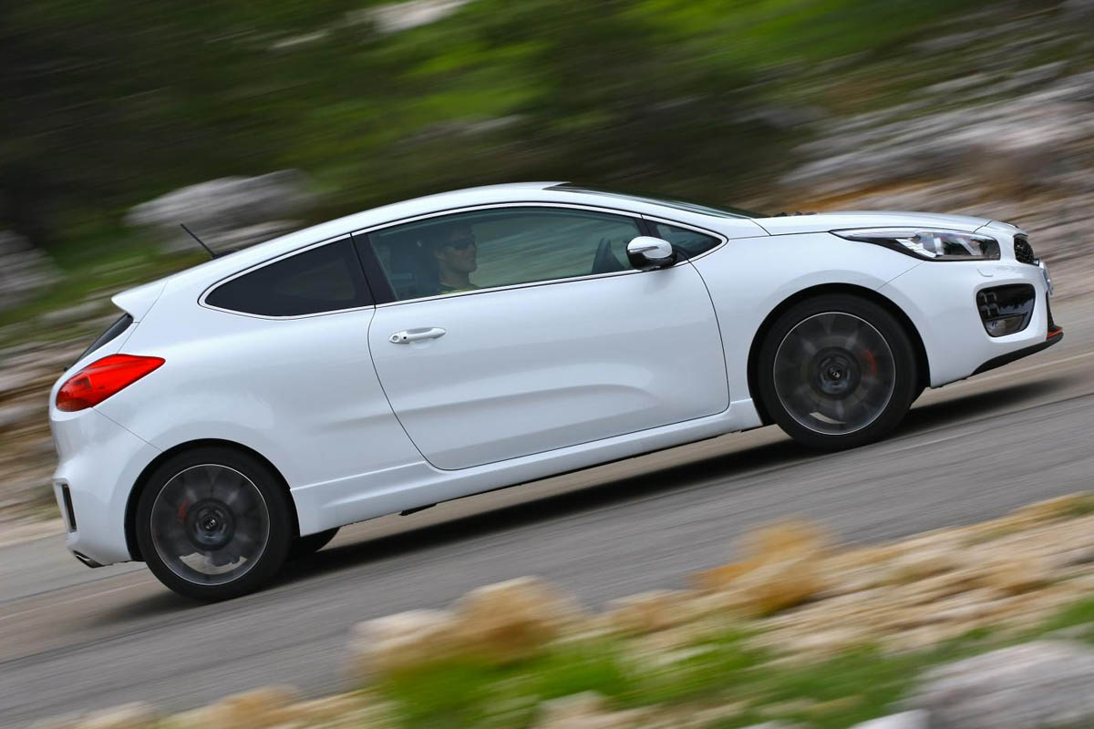 Kia Proceed GT white side profile