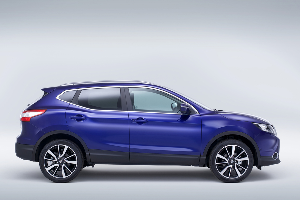 2014 Nissan Qashqai side