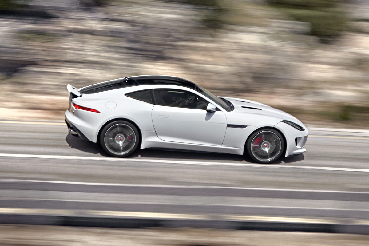 Jaguar F-type R Coupe Polaris White spoiler up