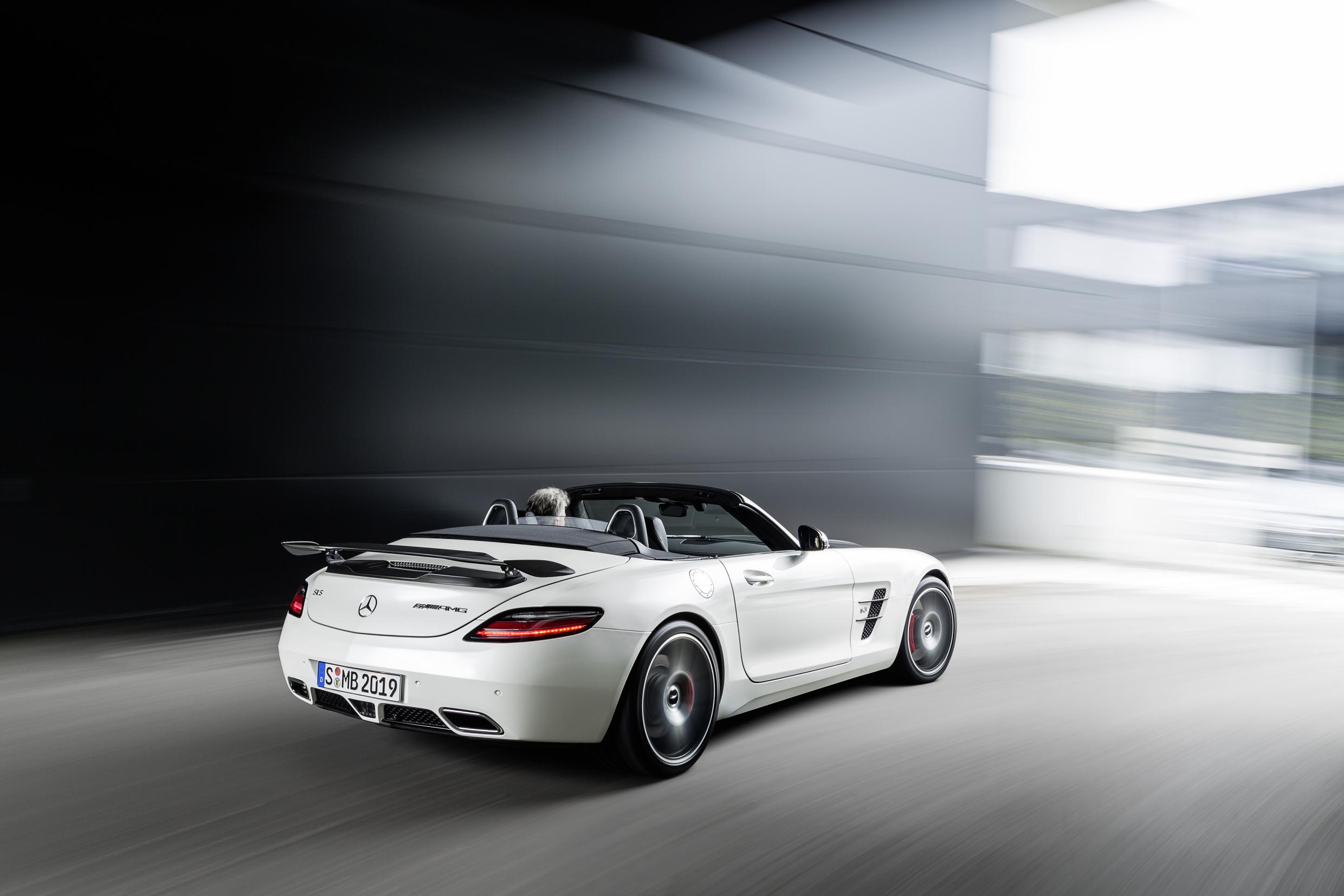 Mercedes SLS AMG GT Final Edition Roadster white roof down