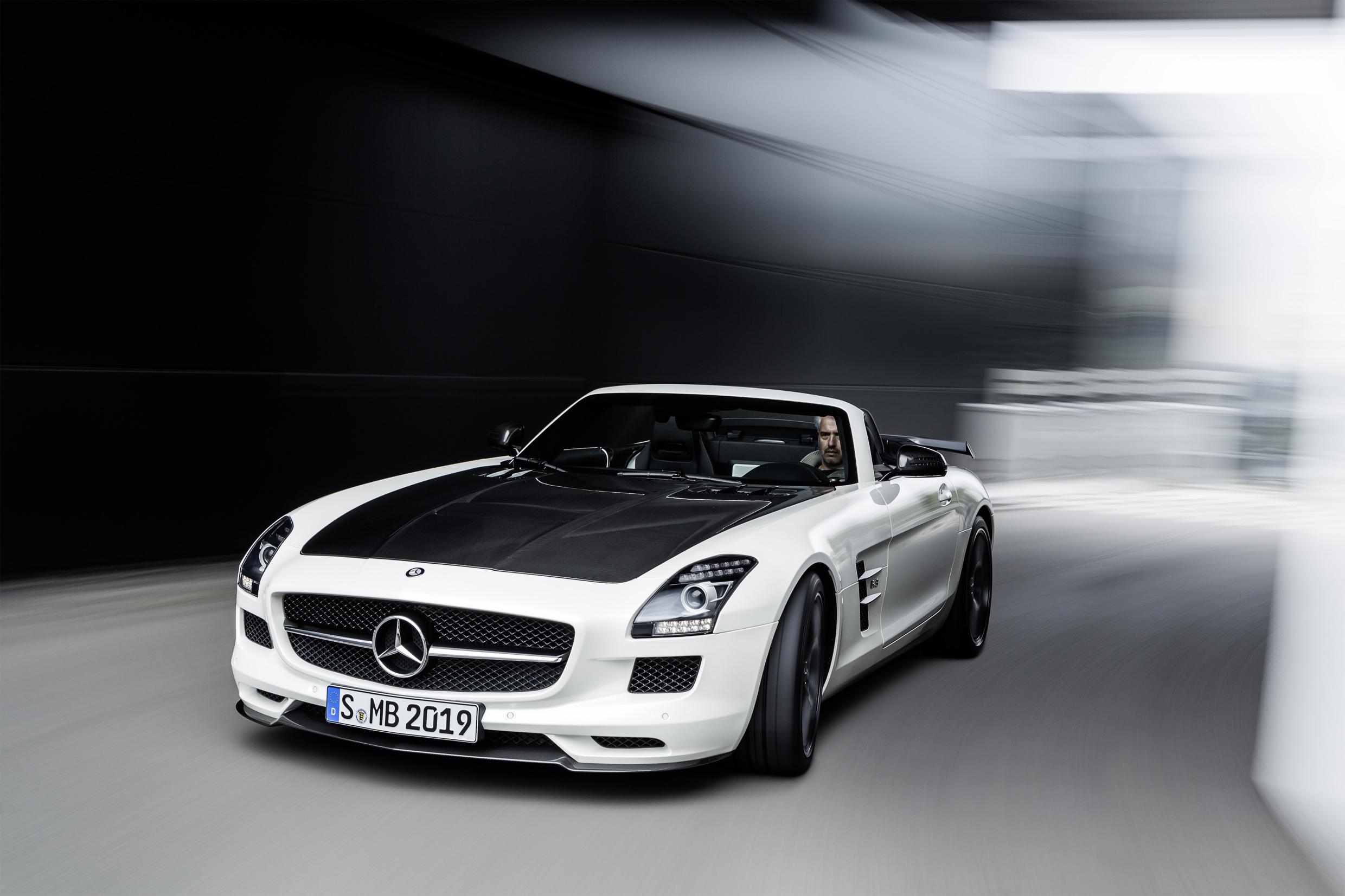 Mercedes SLS AMG GT Final Edition Roadster white front