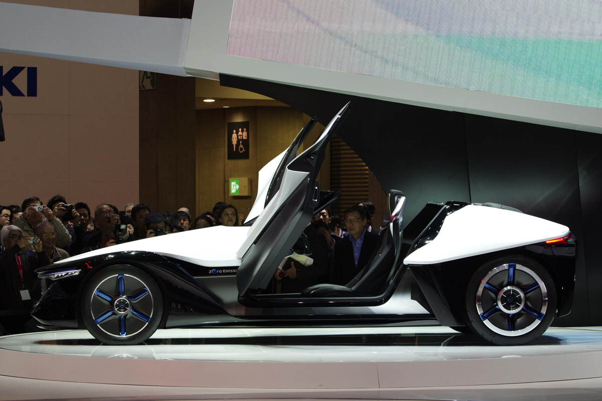 Nissan Bladeglider concept at Tokyo show