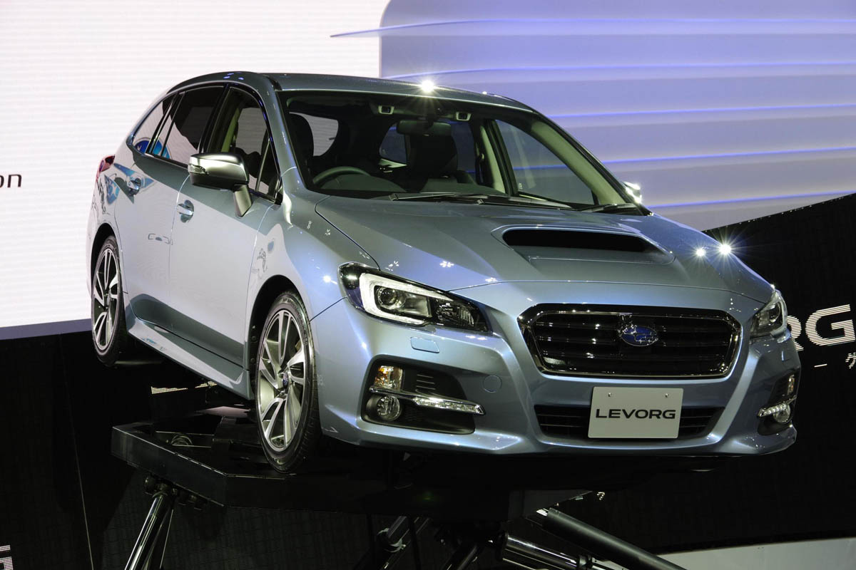 Subaru Levorg concept estate side front