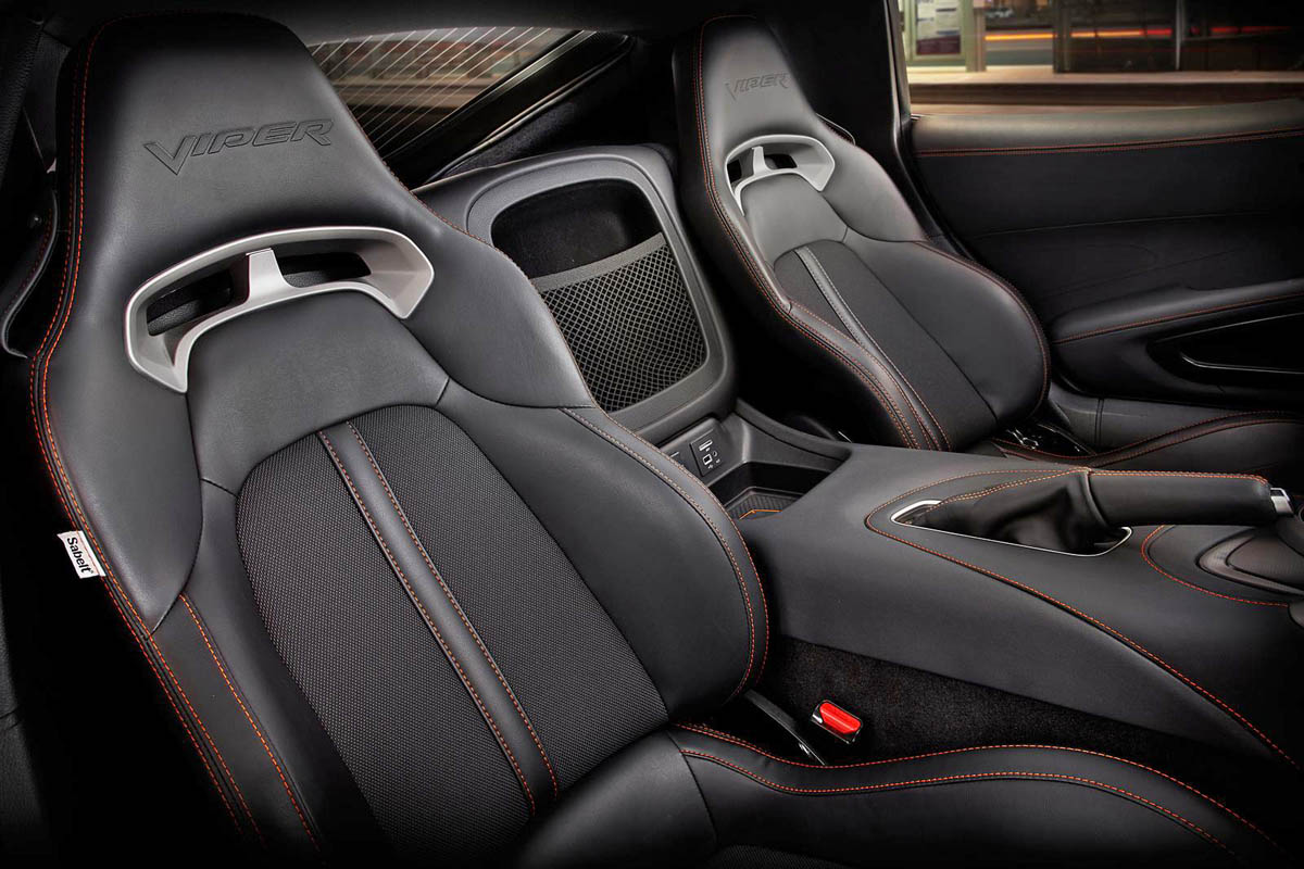 SRT Viper TA edition interior Sabelt sports seats