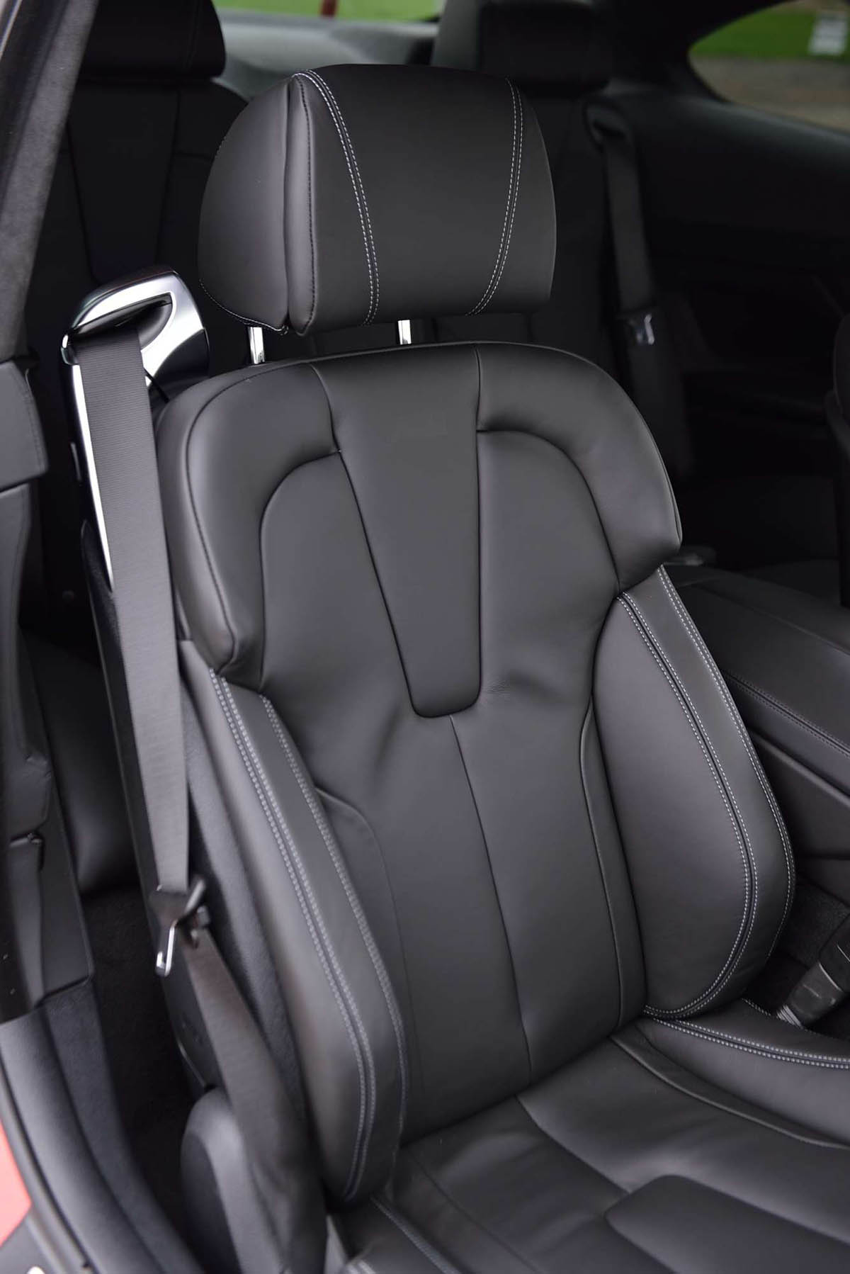 BMW M6 Competition Package leather sports seat