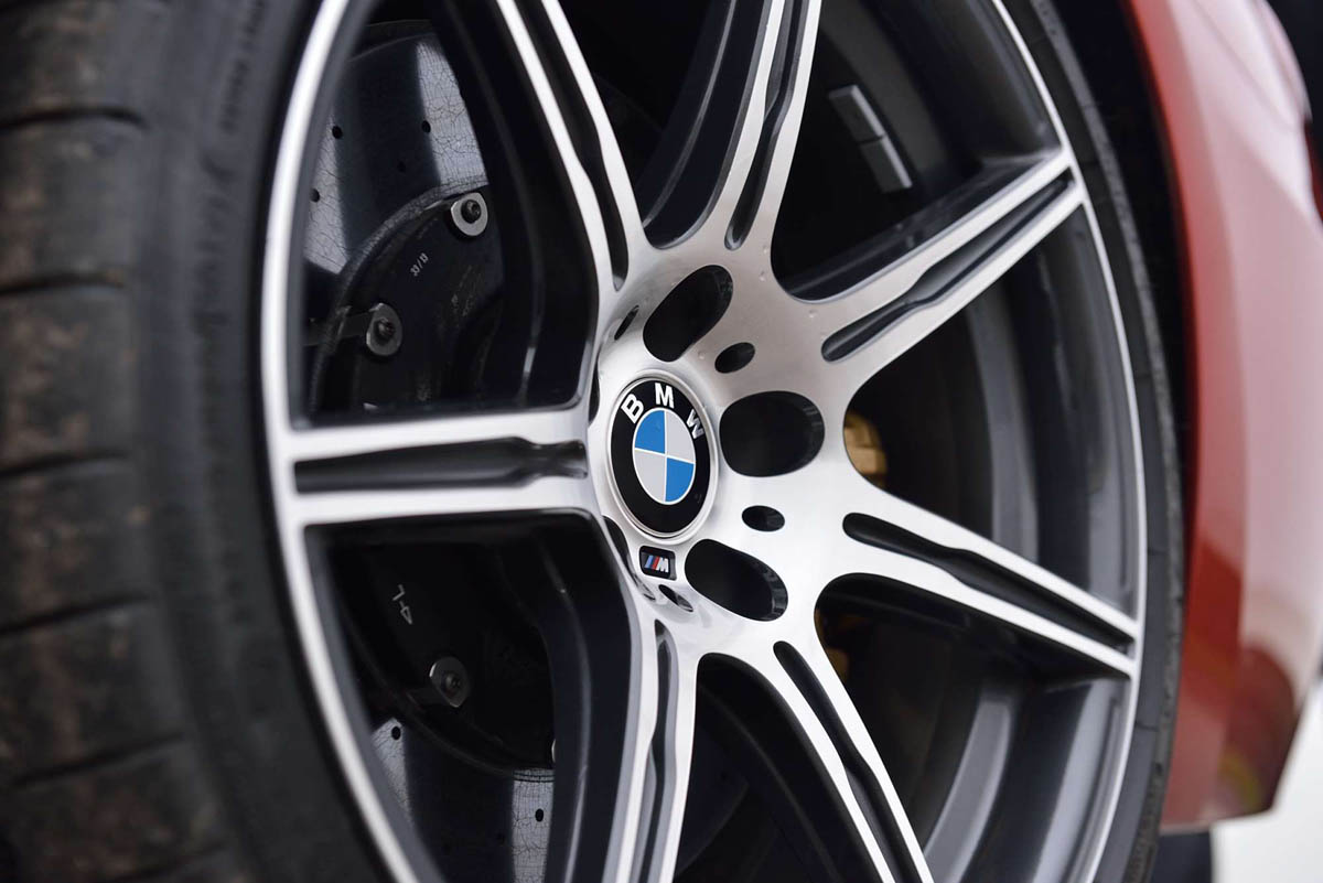 BMW M6 Competition Package alloy wheel carbon brakes