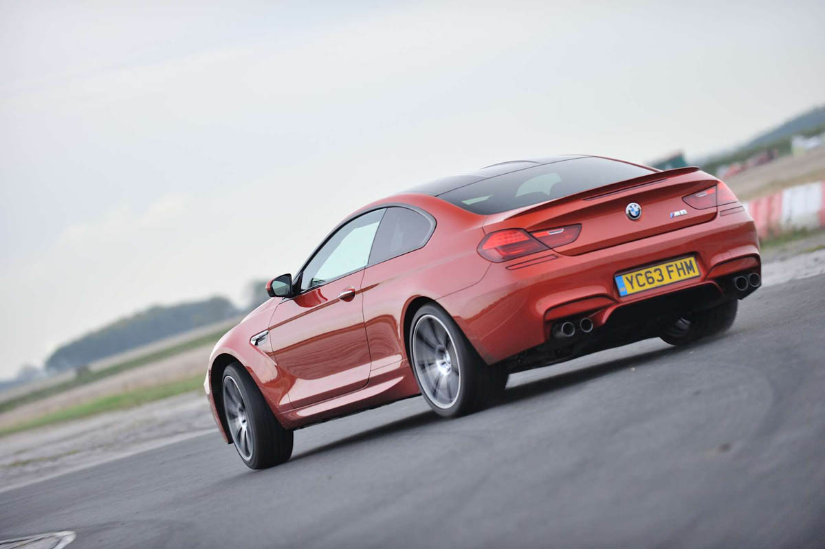 BMW M6 Competition Package orange rear