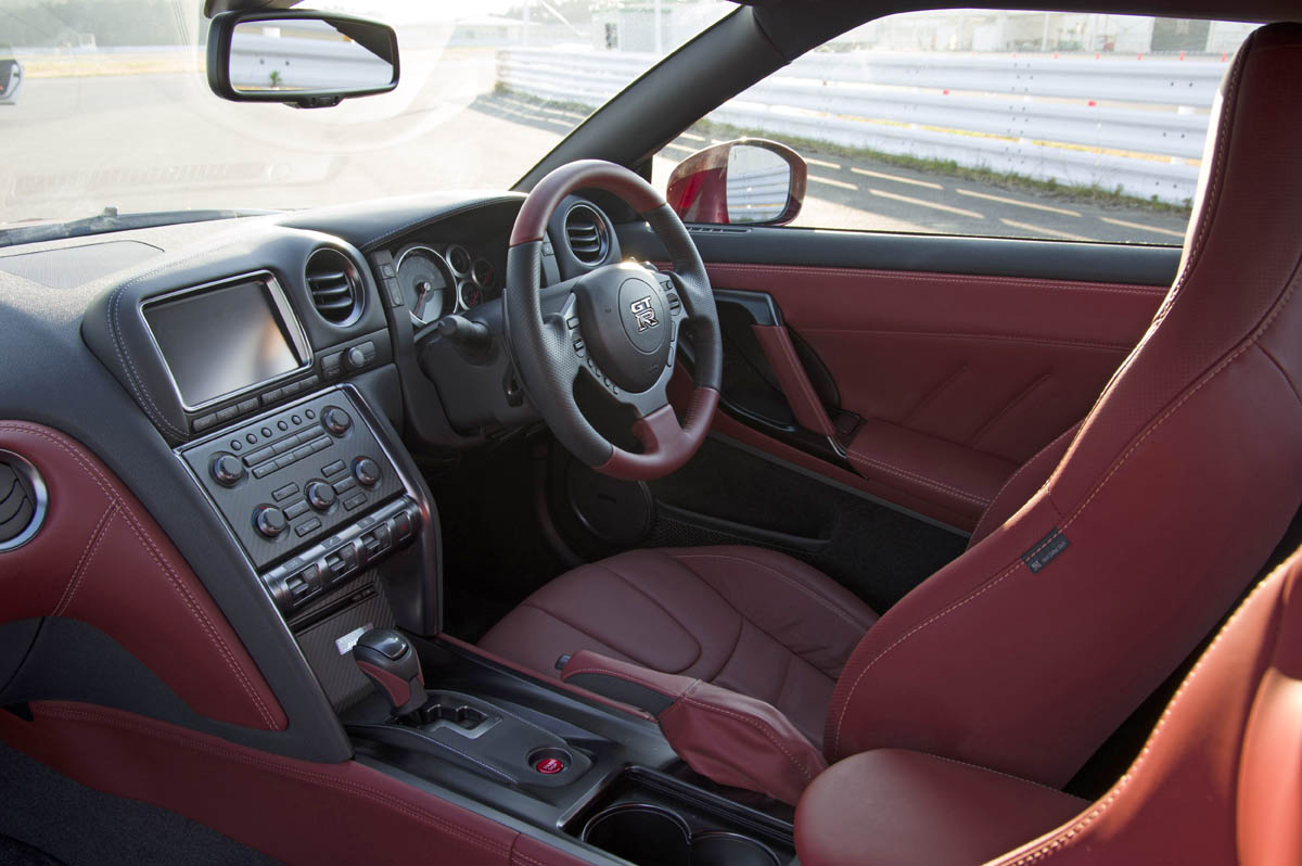 Nissan GT-R 2014 interior