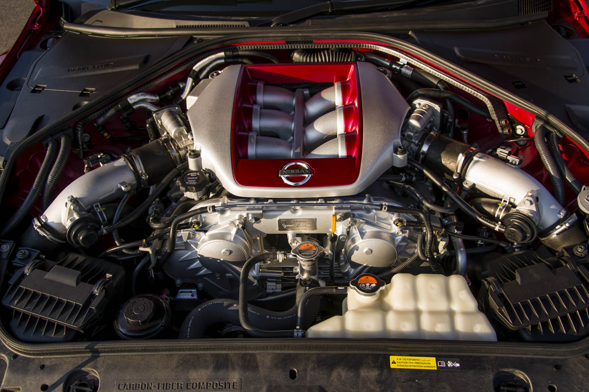 Nissan GT-R 2014 twin-turbo V6 engine