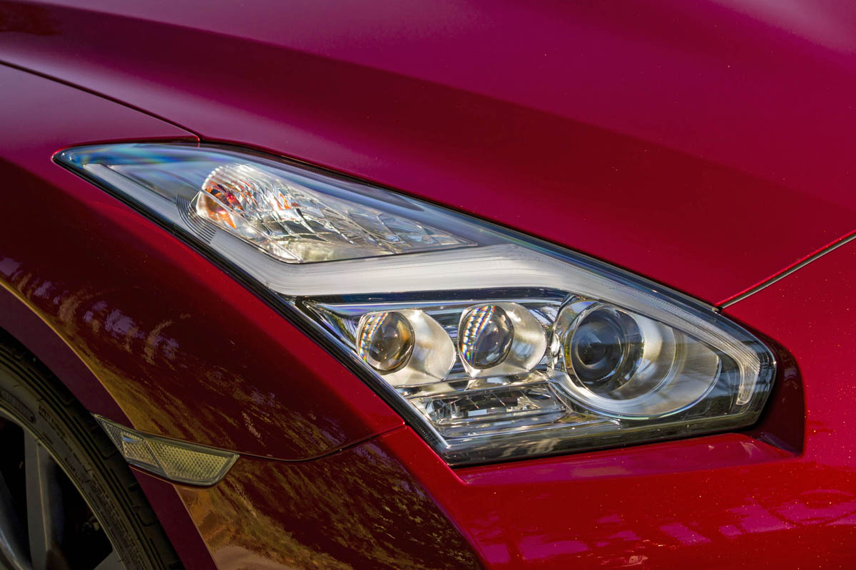 Nissan GT-R 2014 headlight